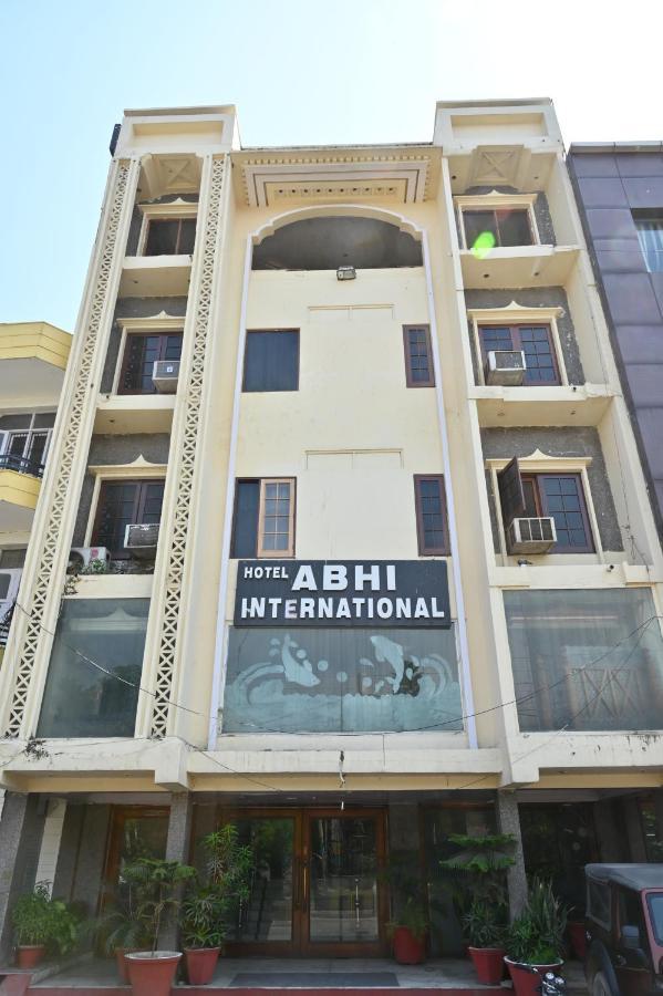 Hotel Abhi international Pathānkot Esterno foto